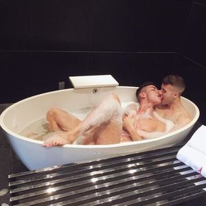Bath-time Smooches