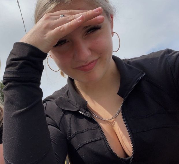 Keyra blonde with amazing cleavage. Just amazing teen boobs.