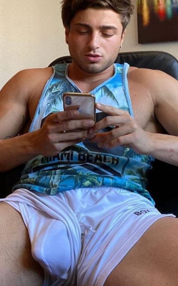 Upshorts selfie