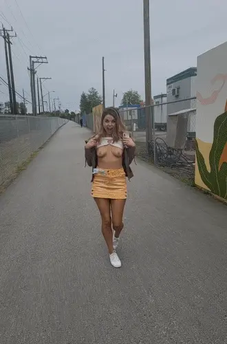 Alyssa Taylor public flashing