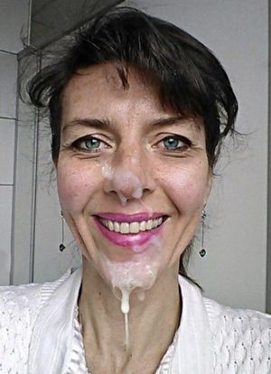 She may look like a librarian but she likes wrapping those lips around a big dick and having her mouth fucked