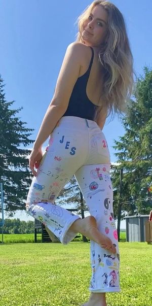 Bella white pants ass