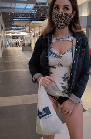 Alyssa Taylor public flashing