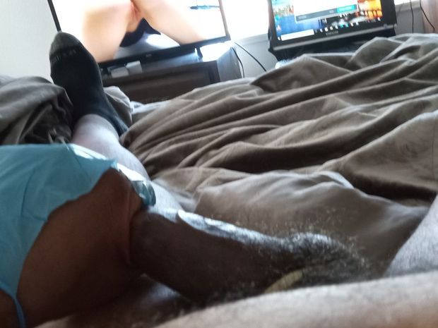 Webcam babes with hot ass tease cum count down
