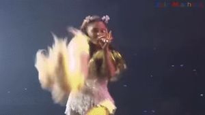 ARIANA GRANDE - HOT DANCING #3!