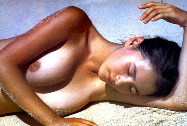 女優【原田美枝子】美白の今からは想像できない日焼けした肌とヌード