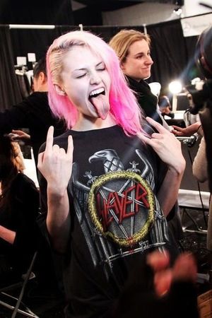 OK. On the count of three.. One.. Two.. Three.. SLAYER..!! };}~