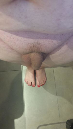 Such a gurl... no wonder her ex fills her & I fill Pampers. I can't even fill my cage's...