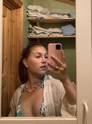 Indie brunette in bikini