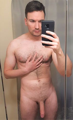 Nudist gay guy of 32 yo in Appleton, WI feeling good in his body and willing to have sex in public