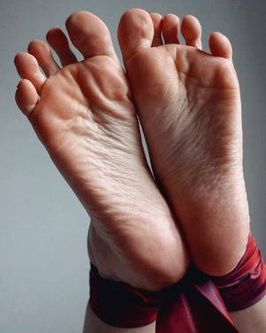 Lara Sophie's feet tied up