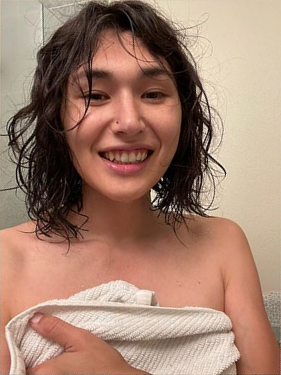 Naughty tease Sarah SeaSol Jaegyun Schwartz freshly showered