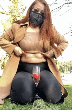 poisynivy public flashing