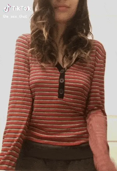 Horny babe playing with her yummy tits