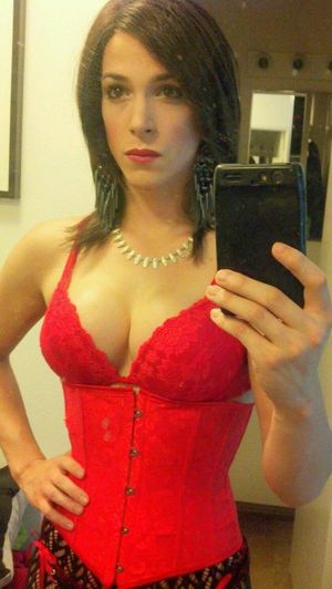 Nina Lawless corset selfie