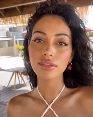 Cindy Kimberly Hair Toss