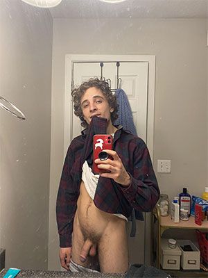 West coast gay guy now in Burlington, VT into hicking and fucking in the wild