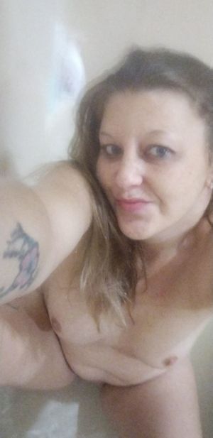 Crack whore in the tub