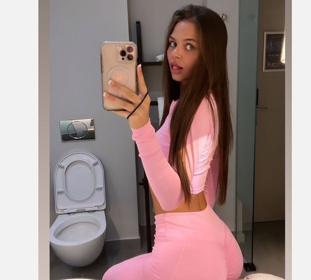 Selfie in pink