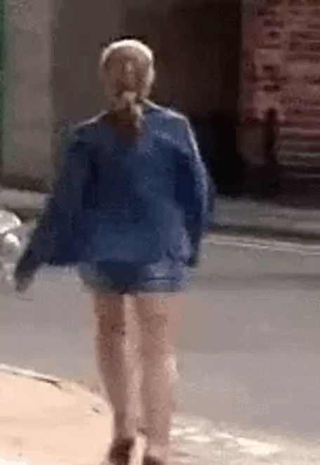 Corrie's Leanne walking away in reverse!
