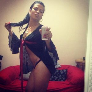 Alessandra Ribeiro selfie