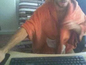 Il jouait du piano du bout.