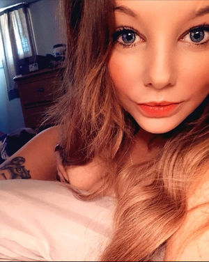 Desiree Hitchens sends nude photos to followers on her Instagram