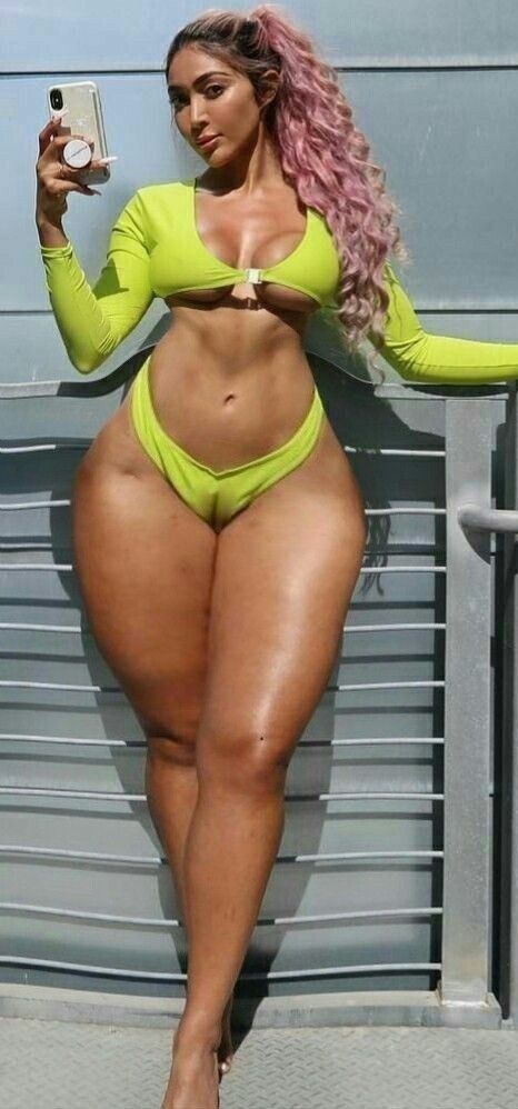 Curvy latina goddess