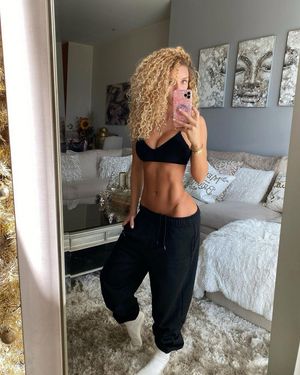 Jena Frumes selfie