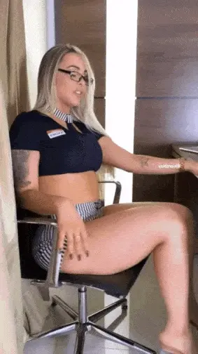 AWESOME HUGE ASS UPSKIRT OF SECRETARY KIARA