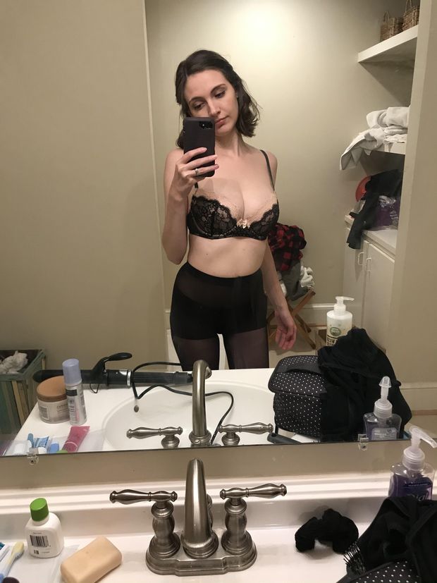 Your Girlfriend has a phone