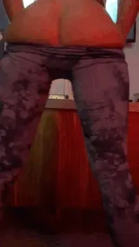 MILF ass shake