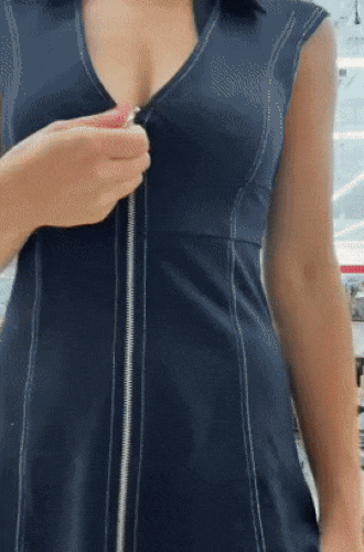 Savvy Suxx public flashing