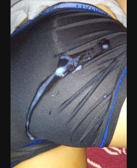 Cum on her tights