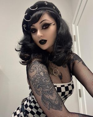 Lady Sylph black lipstick 4