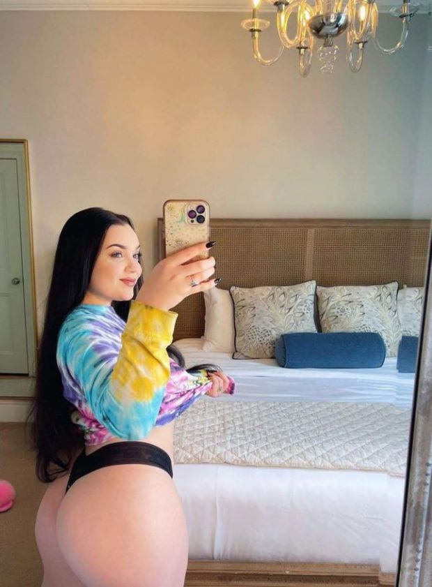 Beautiful Babe with a Perfect Big Ass