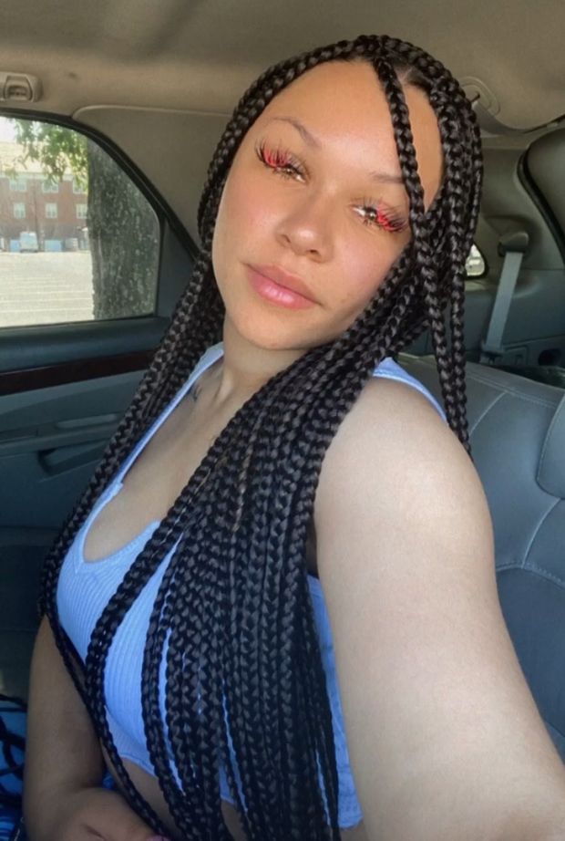 She wants to fuck in her car