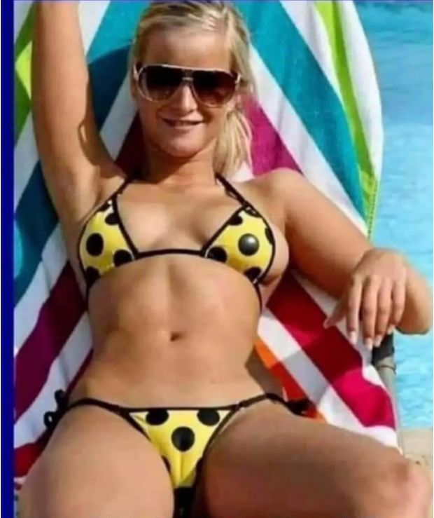 Yellow polka dot bikini ????