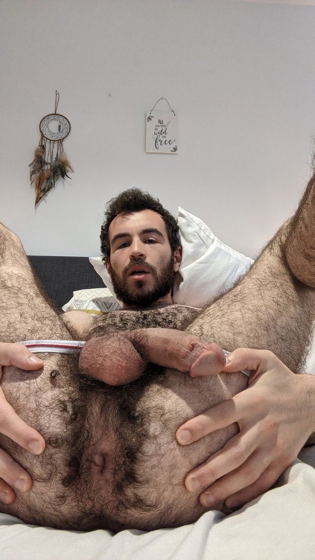 Extremely hairy stud exposing his hot cunt