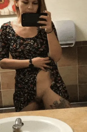Aimee Waves flashing