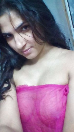 Desi seethrough babe