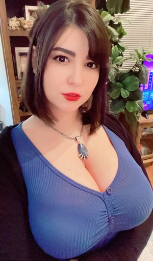 Bunny Ayumi amazing cleavage 2