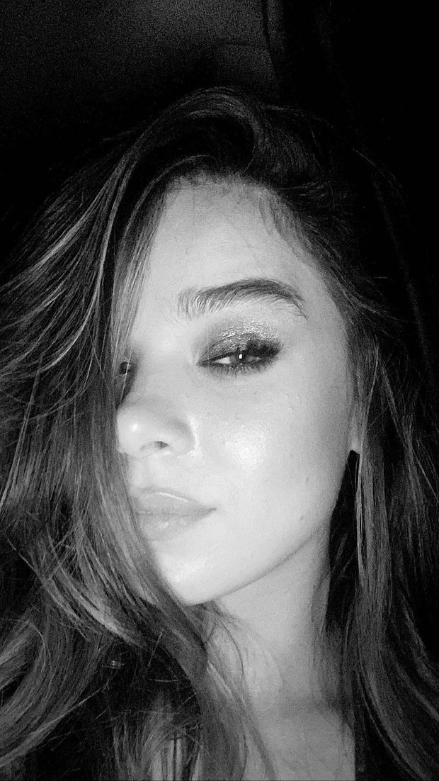 Hailee Steinfeld B&W story selfie