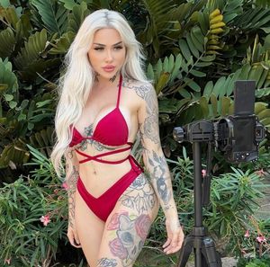 So sexy lady with unbelivable body! ????????