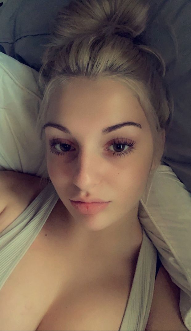 Keyra beautiful face selfie on back