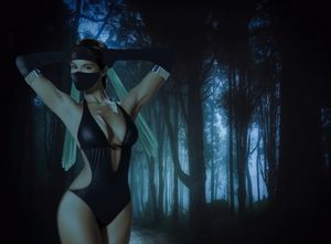 Kitana is sunbathing in the moon