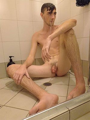 Bottom twink of 25 yo in Birmingham AL want to fuck in the shower like in a James Bond movie