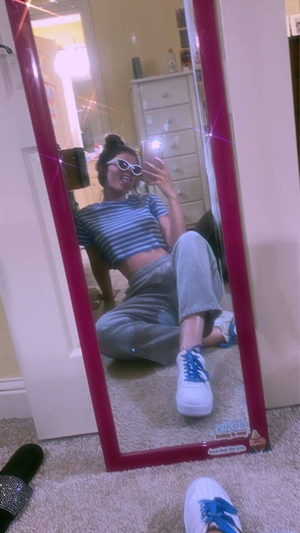 My insta is in my bio you can chat with me privately there bcs I'm lonely :(