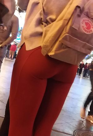 Sexy ass on the strip