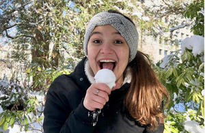 Slutty lil Latina sex object Valeria Soledad Moncada tries to blow a snowball